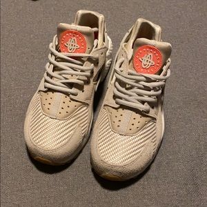 Nike hurache sneakers- never worn